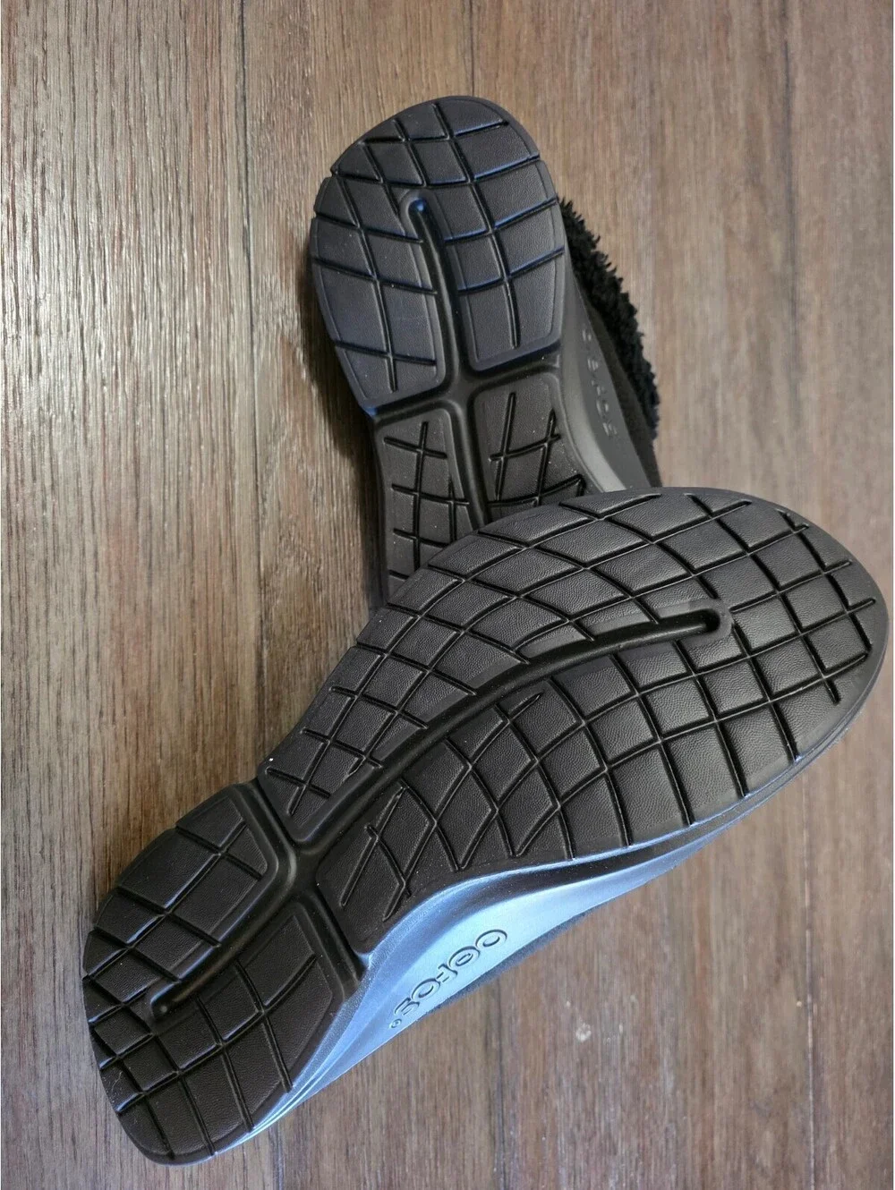 Oofos Oocoozie Black Cozy Slip-On Mule with Green Insoles Size M12/EU 45 NWOT